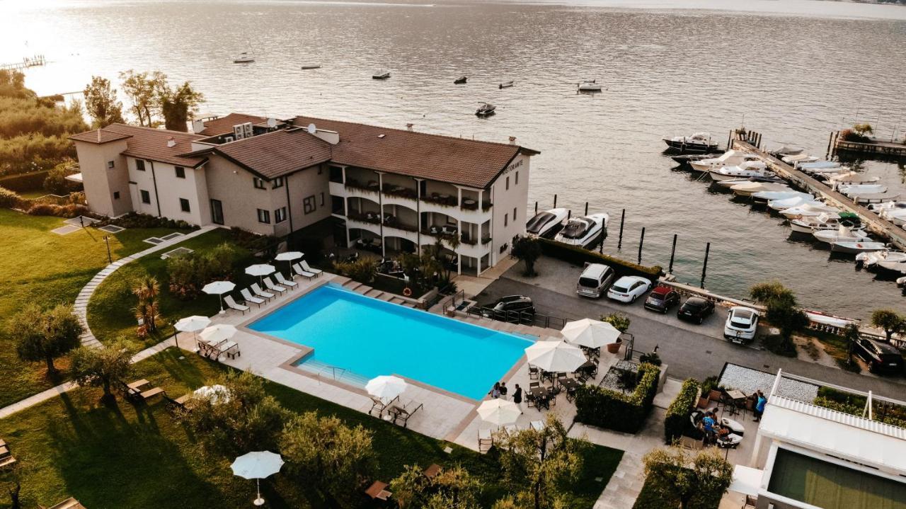 Bella Hotel & Restaurant With Private Dock For Mooring Boats Сан-Феличе-дель-Бенако Экстерьер фото